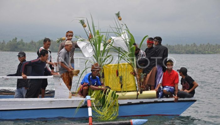 Ritual Tolak Bala di Tepian Sungai Kapuas: Tradisi Budaya yang Masih Dijaga oleh Warga